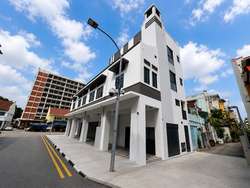 Sims Avenue (D14), Shop House #591839541